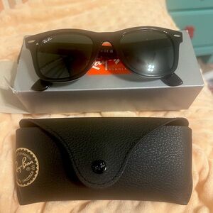Rayban Wayfarer Sunglasses- Brand New in Box